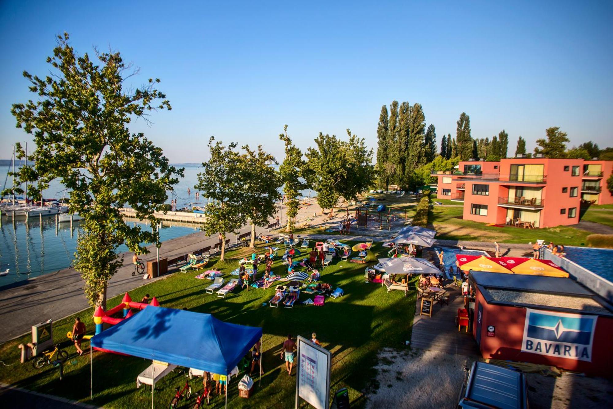 Bavaria Club Apartman Balatonlelle Eksteriør bilde
